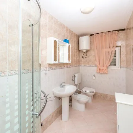 Ferienhaus Fuer 8 Personen Ca 100 Qm In Orebic, Dalmatien Sueddalmatien *